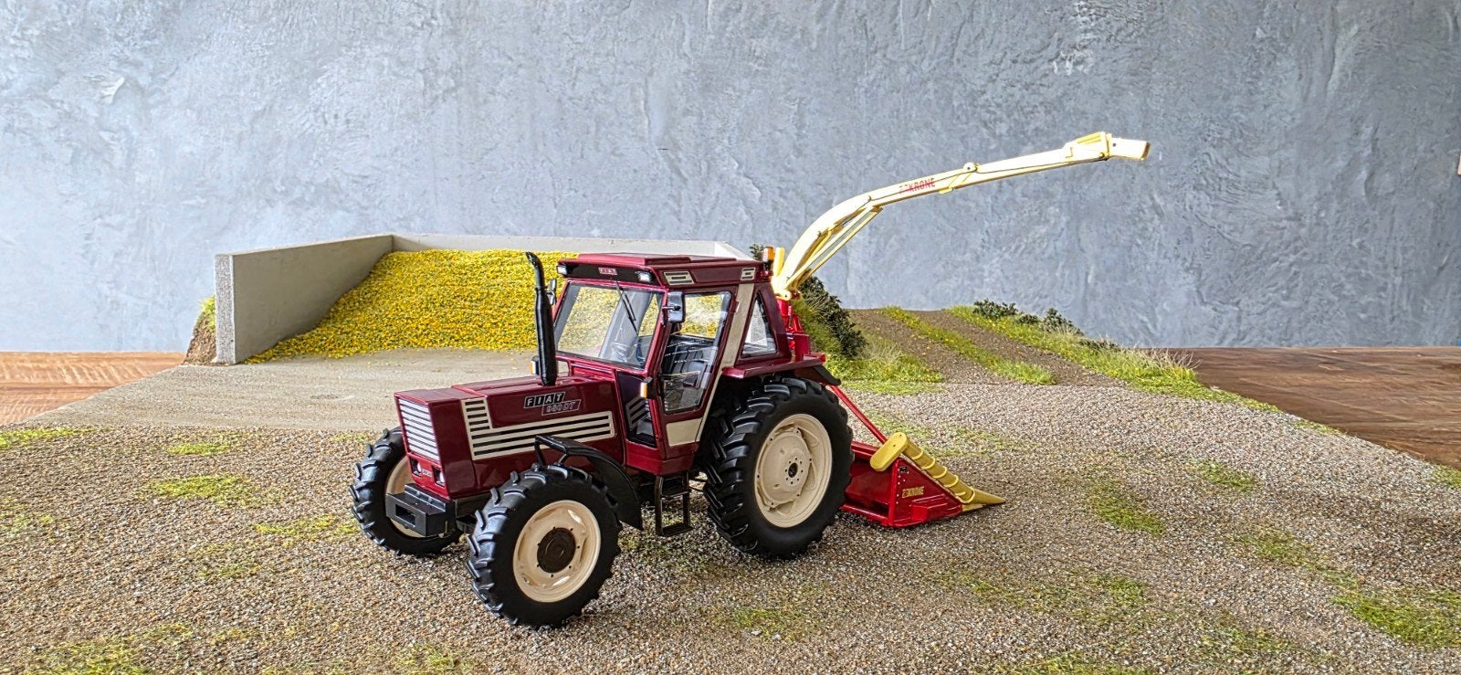 Fiat 980 DT + Krone MC 16 B hakselaar 1:32, Hobby en Vrije tijd, Modelauto's | 1:32, Ophalen of Verzenden, Nieuw, Tractor of Landbouw