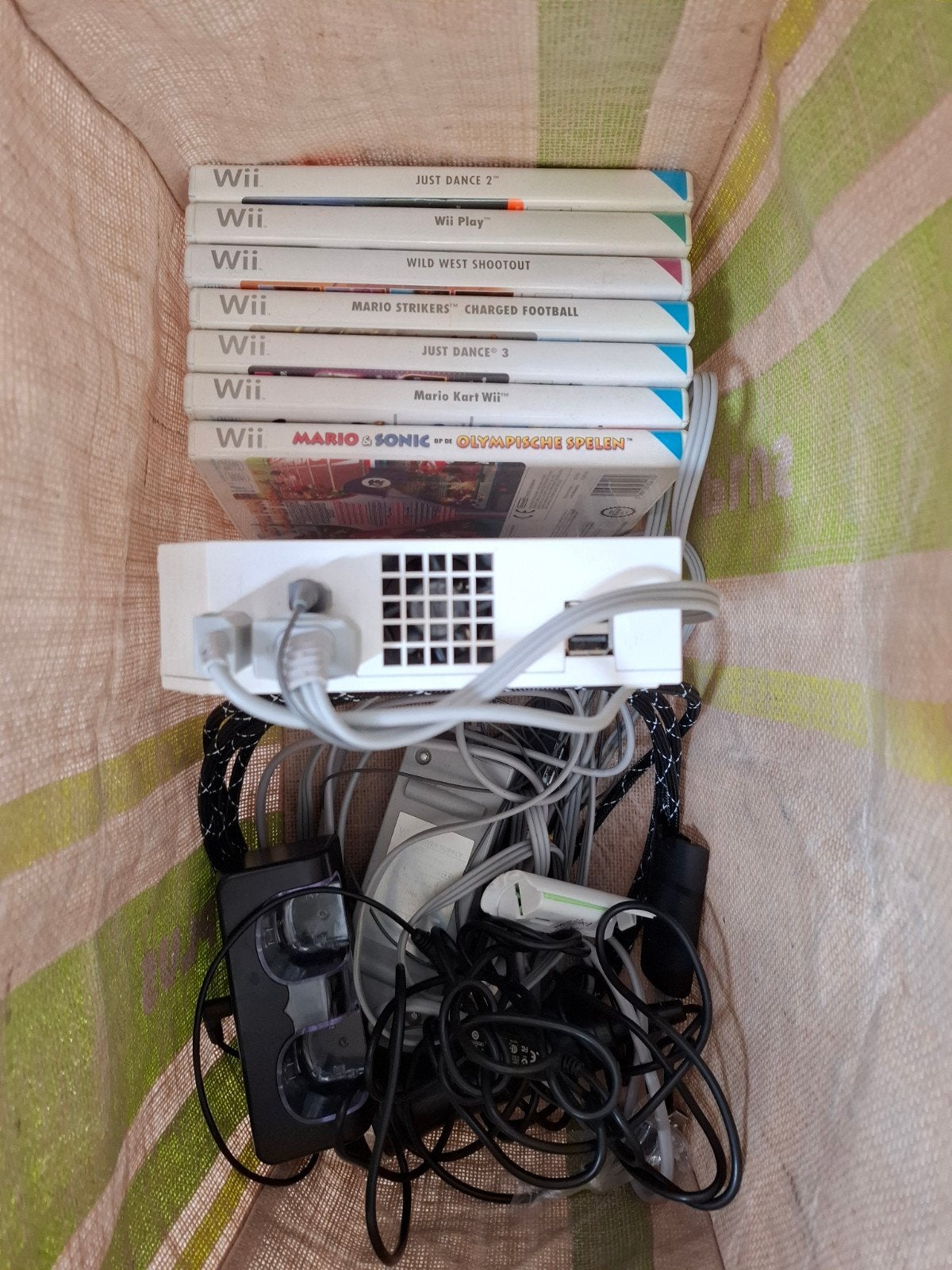 Wii console met 7 spellen (zonder controllers), Spelcomputers en Games, Ophalen of Verzenden, Gebruikt, Zonder controller, Met games