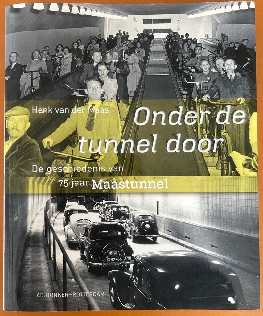 Onder de tunnel door: 75 jaar Maastunnel, Boeken, Ophalen of Verzenden, 20e eeuw of later, Zo goed als nieuw