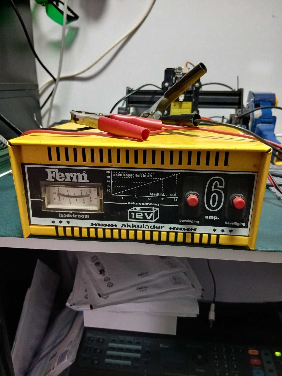 Ferm Acculader 12V - 6 Amp, Ophalen of Verzenden, Gebruikt