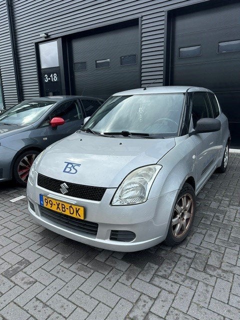 Suzuki Swift 1.3 3D 2007 Grijs, Stof, 31 €/maand, Swift, Origineel Nederlands