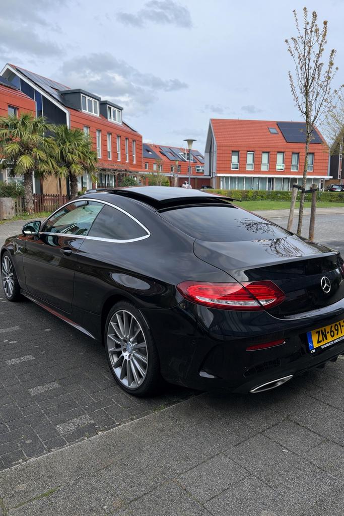 Mercedes-Benz C-Klasse 2.0 Coupe Pano Stoelverwarming, Achterwielaandrijving, 1800 kg, 4 cilinders, 4 stoelen