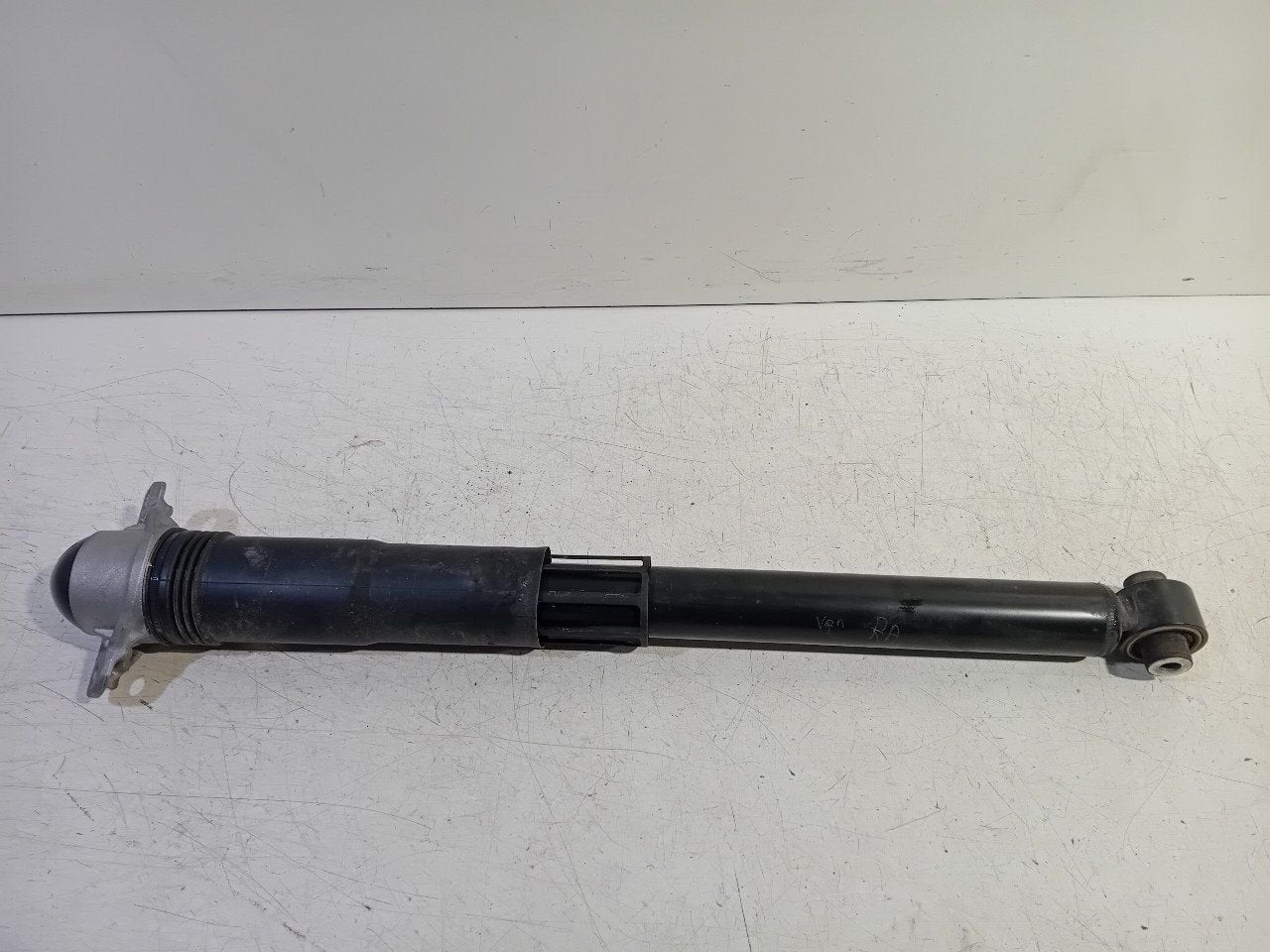 Schokbreker rechts achter Volkswagen Golf, Onderdelen@venauto.nl, Van der Ven Autorecycling B.V., Gebruikt, Ettenseweg 76, 4706 PB Roosendaal, The Netherlands