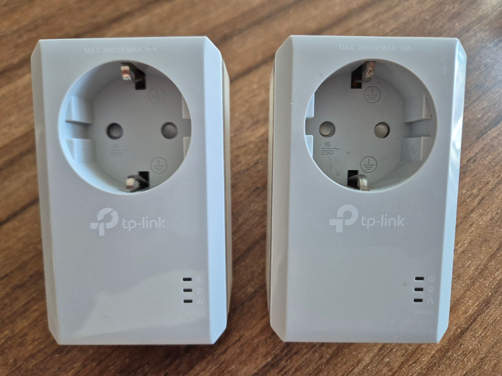 TP-Link AV600 Powerline Adapter TL-PA4010P Passthrough, Computers en Software, Netwerk switches, Ophalen of Verzenden, Zo goed als nieuw
