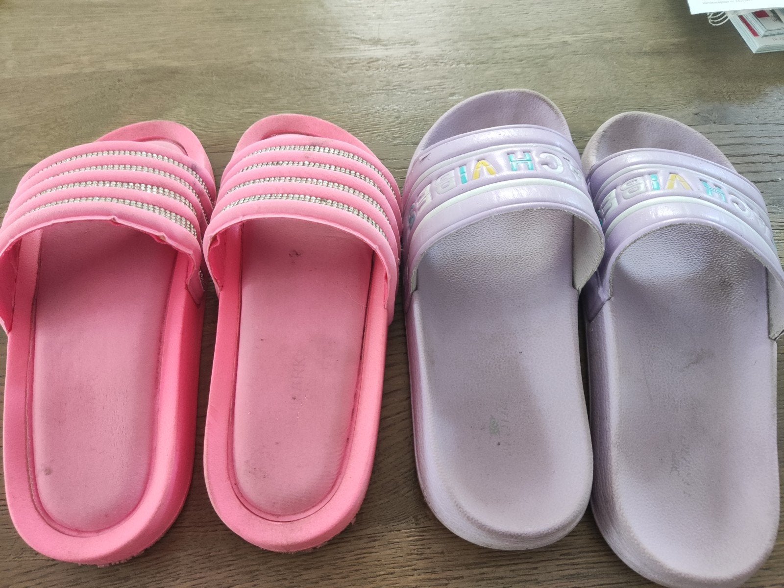 Slippers maat 35 (rose)  36(lila) €4,00 samen, Ophalen, Gebruikt, Meisje, Overige typen
