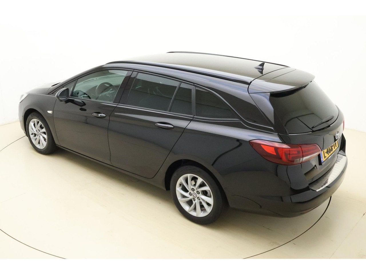 Opel Astra Sports Tourer 1.2 Elegance 130PK | Elektrische Ac, Auto's, Voorwielaandrijving, Origineel Nederlands, Handgeschakeld