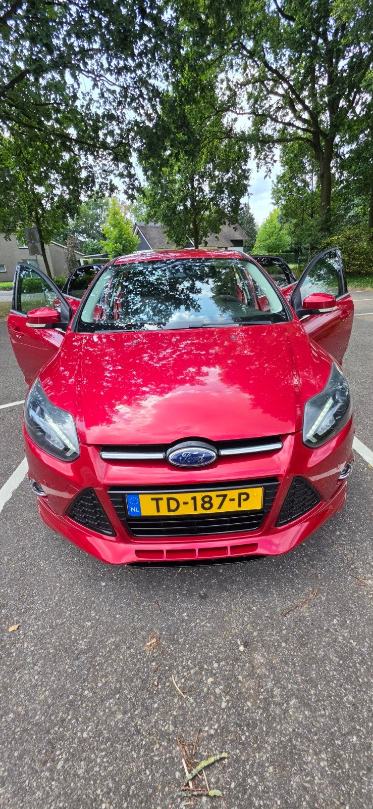 Ford Focus 1.0 Ecoboost 92KW 5D 2013 Rood, Auto's, Ford, 125 pk, Leder, 1200 kg, Handgeschakeld