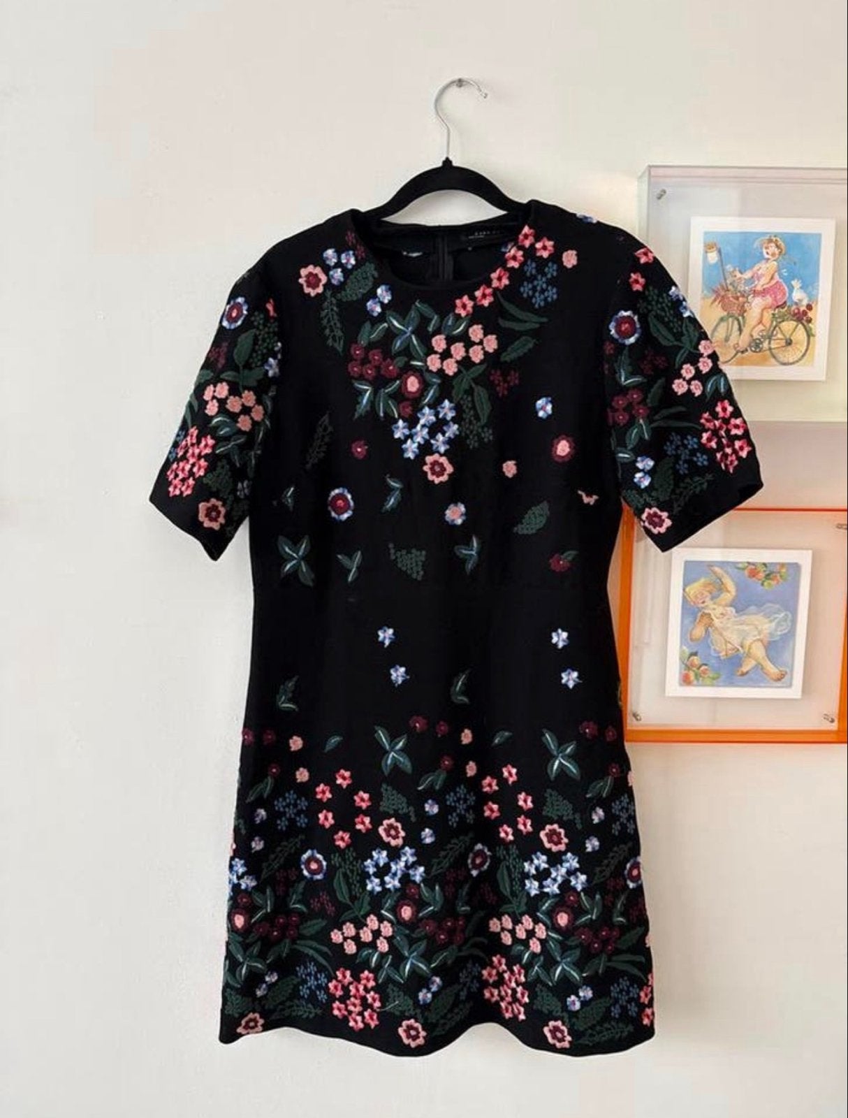 Zara Zwart Jurkje met Geborduurde Bloemen, Ophalen of Verzenden, Zo goed als nieuw, Zwart