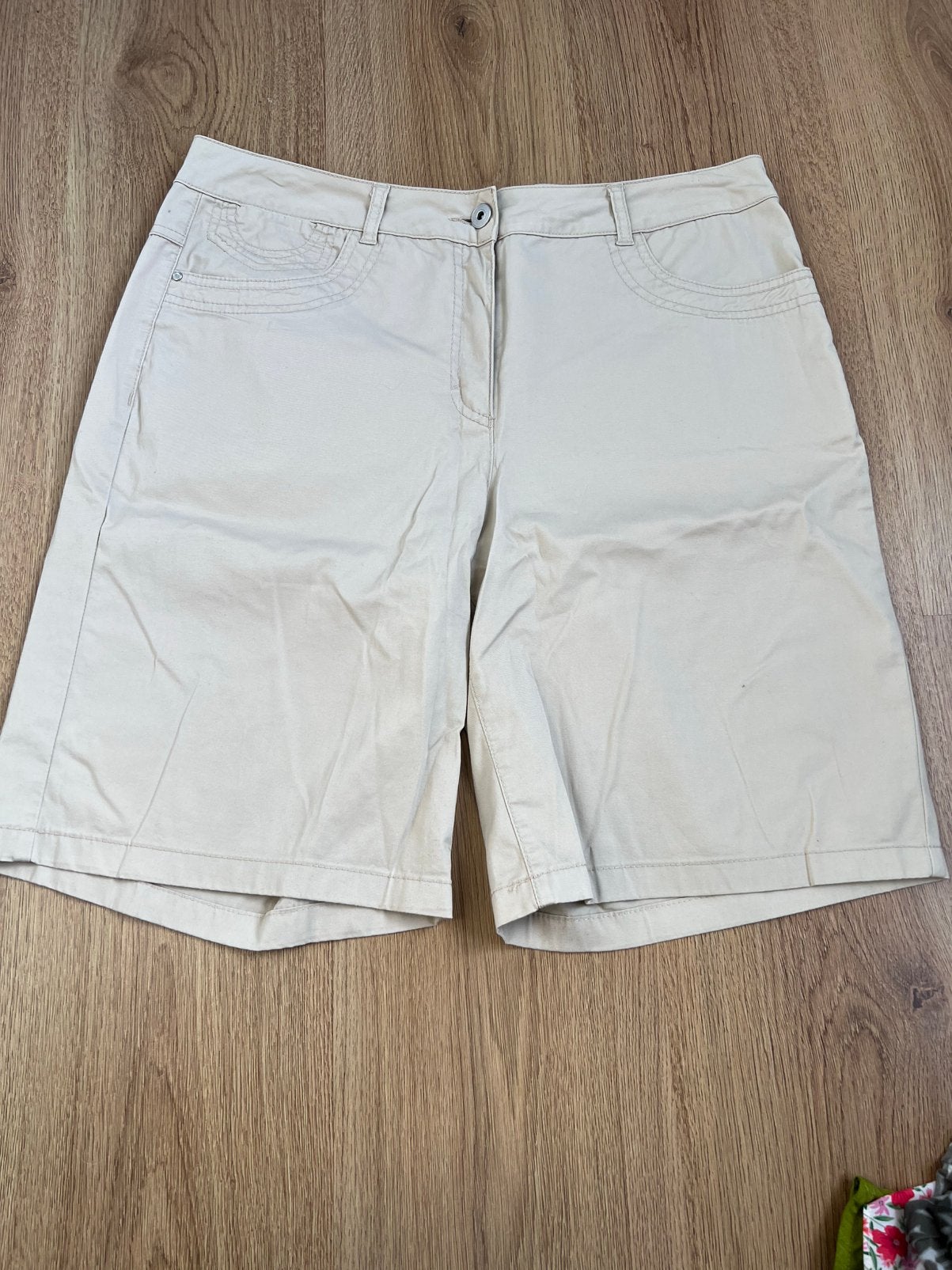 Brandtex beige korte broek short 42, Kleding | Dames, Kort, Beige, Maat 42/44 (L), Ophalen of Verzenden