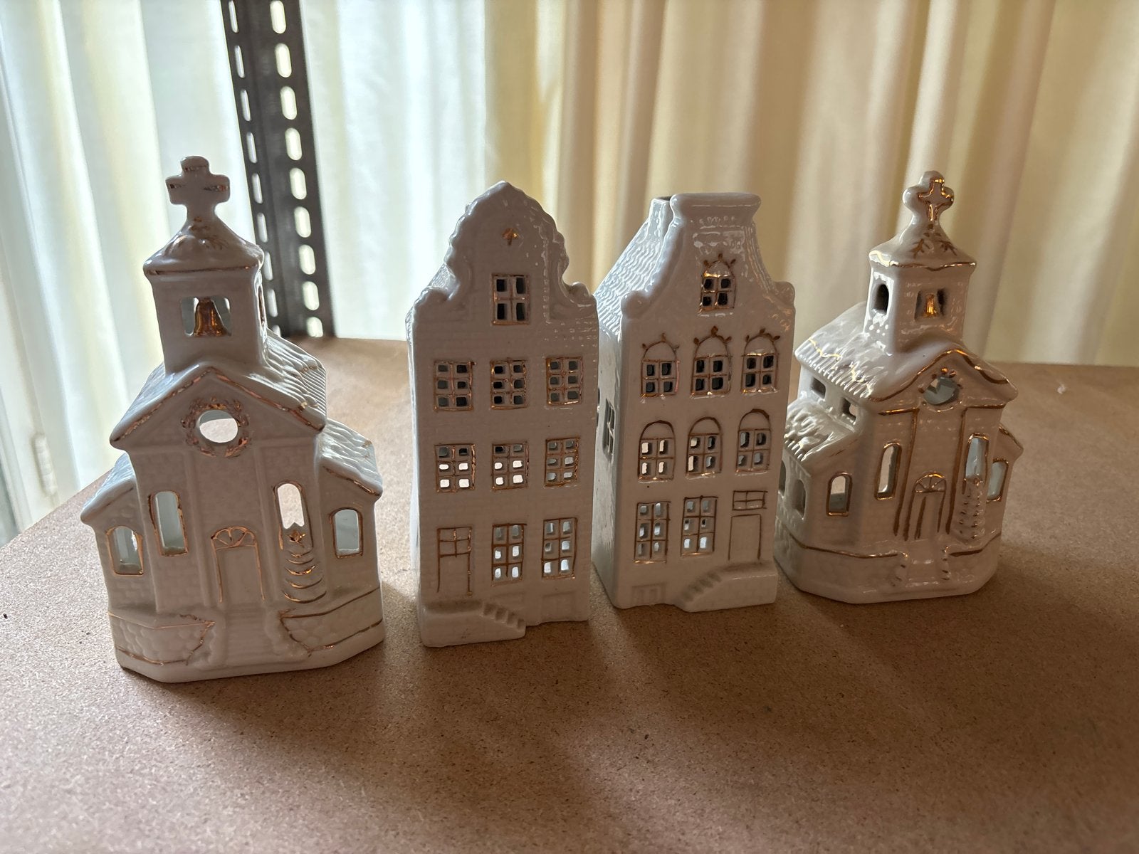 Kerst huisjes en kerkjes van porselein - Set van 4, Ophalen of Verzenden, Wit, Steen/keramiek, Klassiek