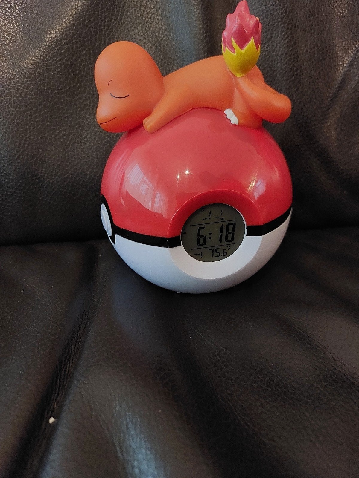 Pokemon Charmander Pokeball Wekker met Licht en fm radio, Ophalen of Verzenden, Zo goed als nieuw, Digitaal, Wekker of Tafelklok