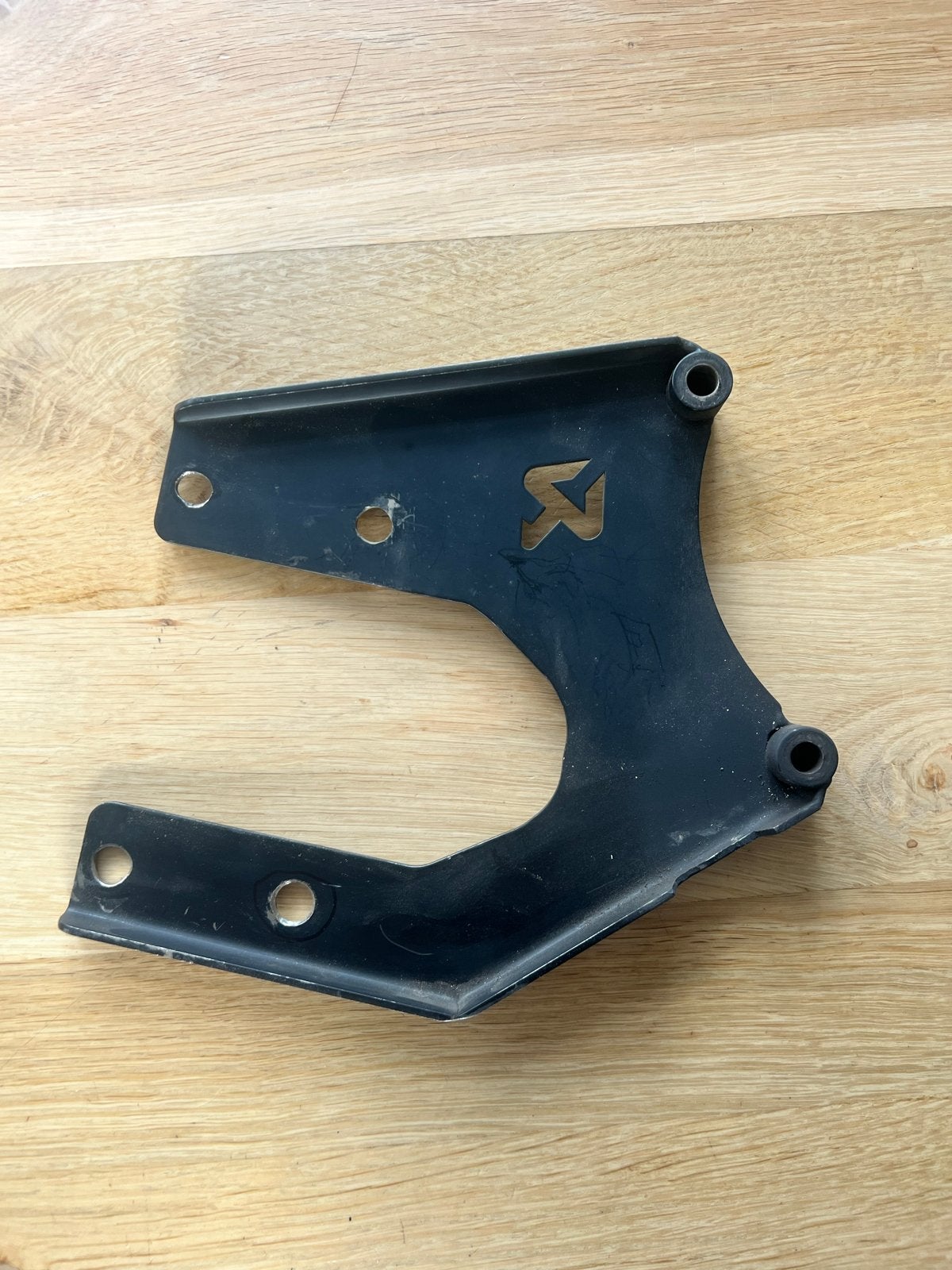 Foto 3 van Akrapovic uitlaat met ophanging voor Vespa Sprint