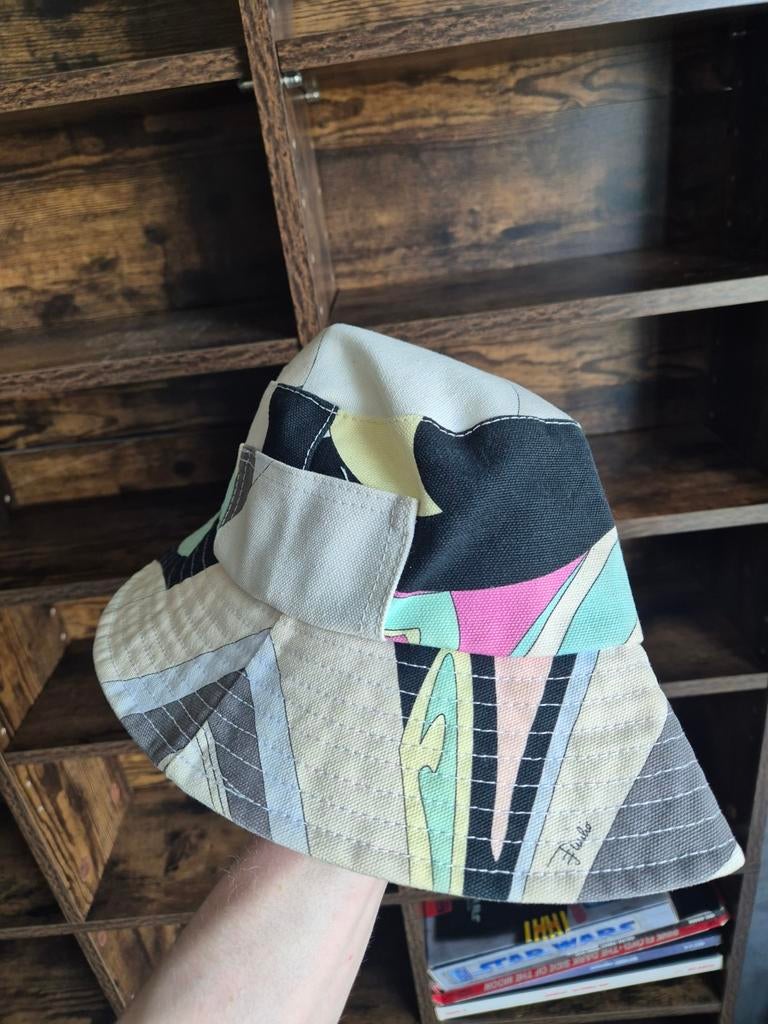 Vintage Emilio Pucci Bucket Hat - Kleurrijk Design, Kleding | Dames, Hoed, Emilio Pucci, Gedragen, One size fits all
