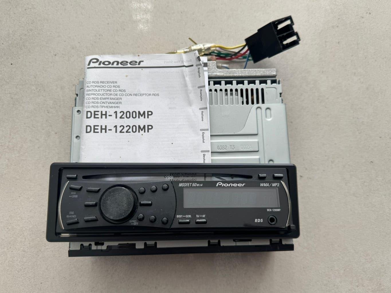 Pioneer auto Radio Cd speler 4x50 watt, Auto diversen, Autoradio's, Ophalen of Verzenden, Zo goed als nieuw