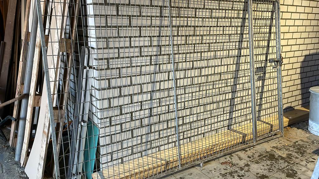 Stevig gegalvaniseerd hekwerk met draaicaroussel, Ophalen, Gebruikt, 20 meter of meer, Gaas
