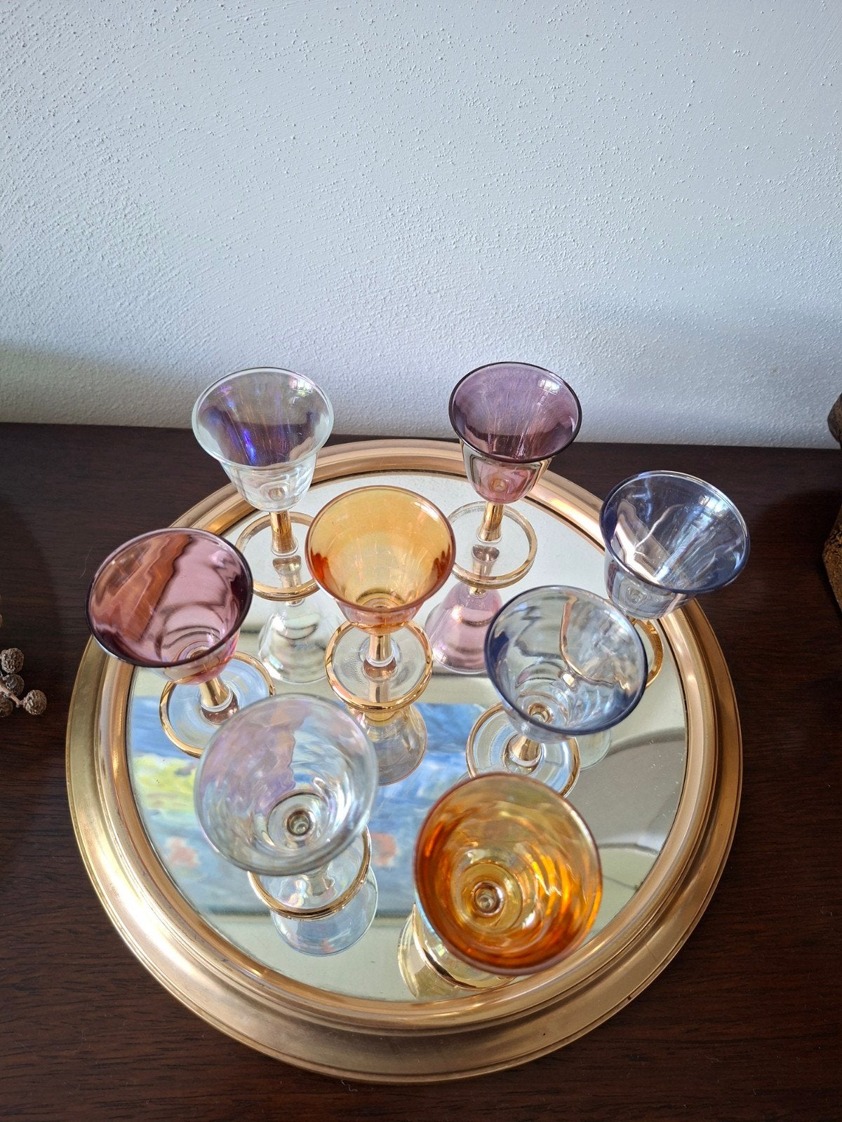 Vintage spiegelplateau met 8 gekleurde glaasjes – Ø 27 cm, Ophalen of Verzenden