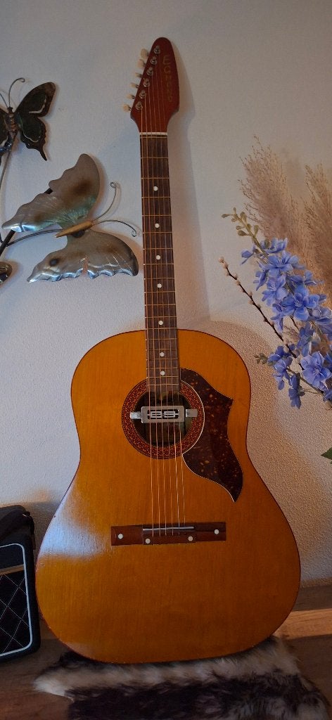 Semi akoestische gitaar uit begin jaren `70, Ophalen of Verzenden, Zo goed als nieuw, Western- of Steelstringgitaar, Met (piezo-)element