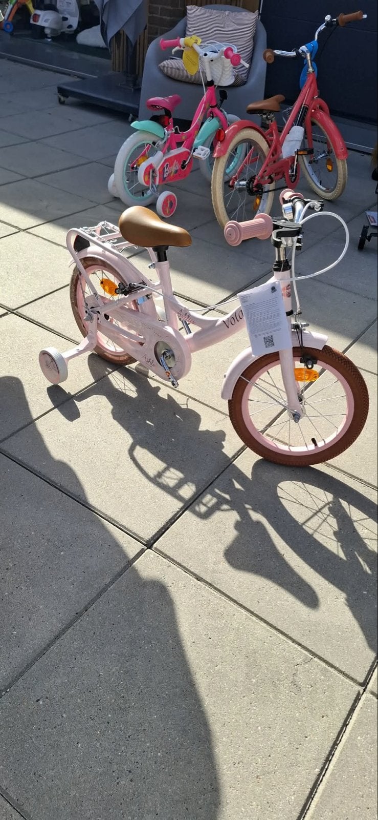 Roze kinderfiets met zijwieltjes - Zo goed als nieuw, Fietsen en Brommers, Fietsen | Kinderfietsjes, Ophalen, Terugtraprem, Zijwieltjes