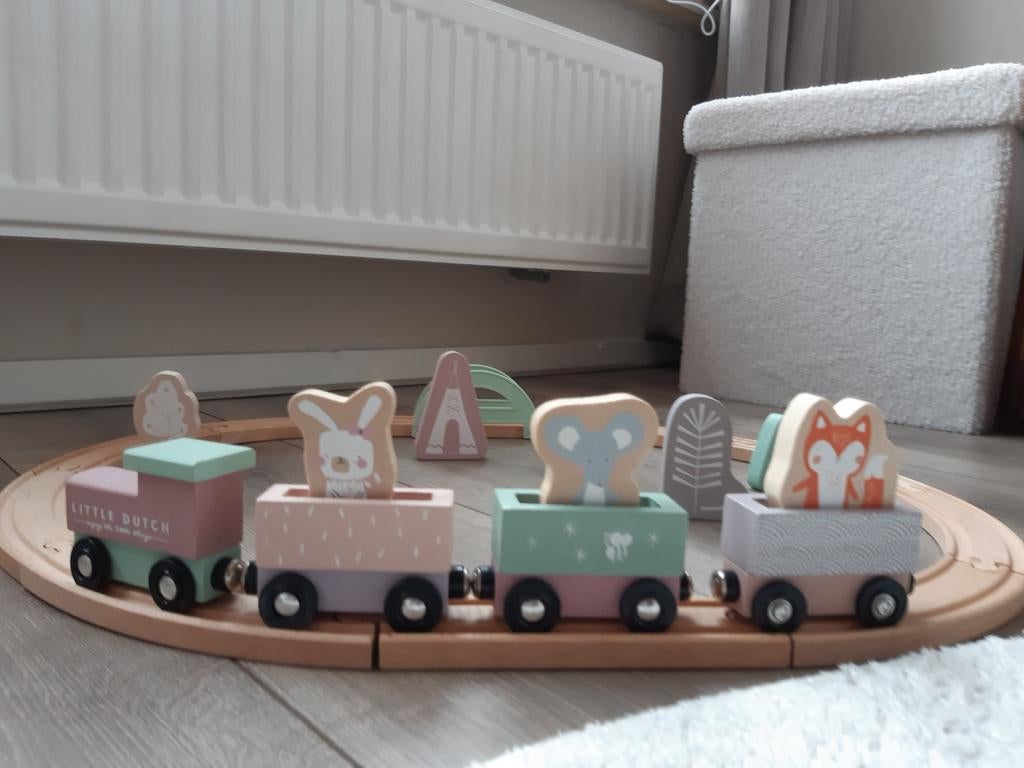 Houten treinbaan Little dutch, Kinderen en Baby's, Speelgoed | Houten speelgoed, Ophalen of Verzenden, Zo goed als nieuw