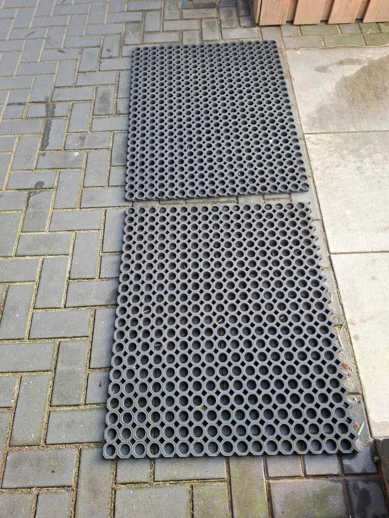 1 rubber ringmat zgan ca 70x90 cm 30€ / 2 matten 55€, Ophalen, Rubber, Schoonloopmat, Zo goed als nieuw