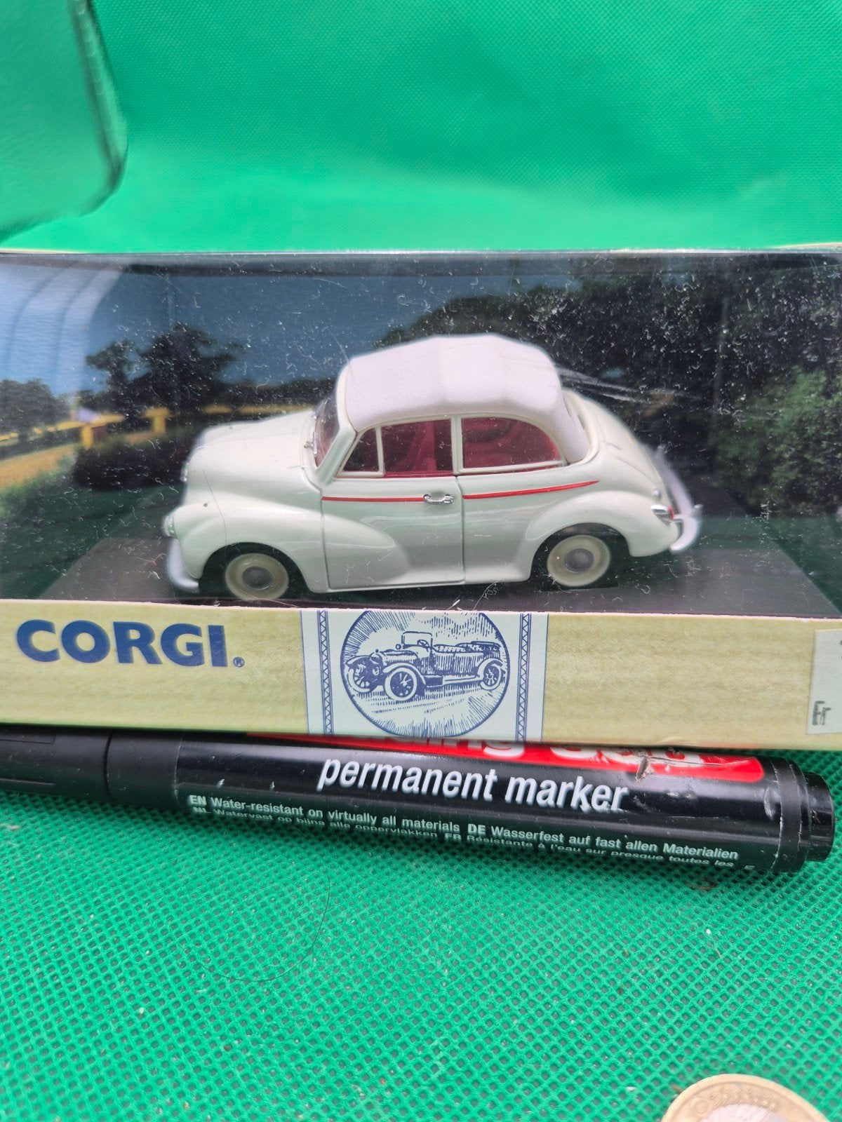 205 Morris Minor Convertble 1/43 Corgi, Ophalen of Verzenden, Zo goed als nieuw, Auto, Corgi