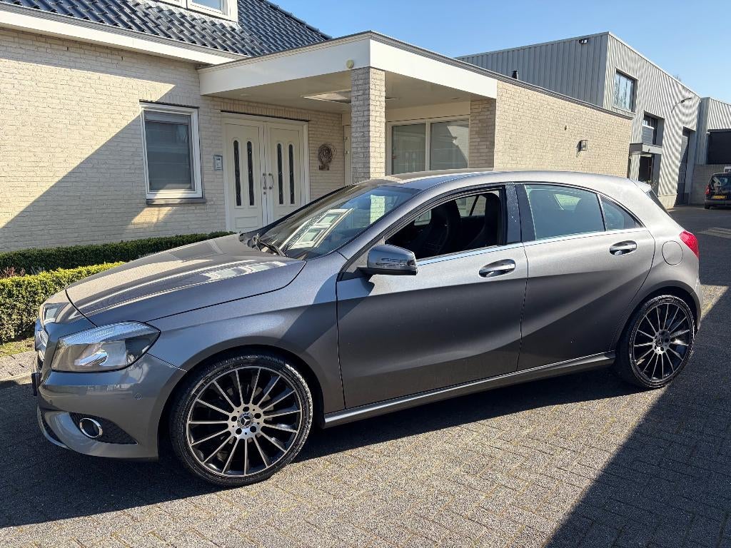Mercedes-Benz A-Klasse A200 1.6 Blue EFF Aut7 2014 Grijs, Leder en Stof, 1595 cc, Bedrijf, Dealer onderhouden