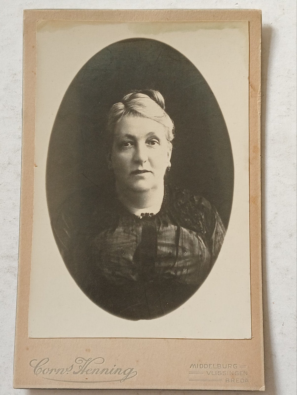 Antieke kabinetkaart foto Vrouw Corn. Henning Middelburg, Ophalen of Verzenden