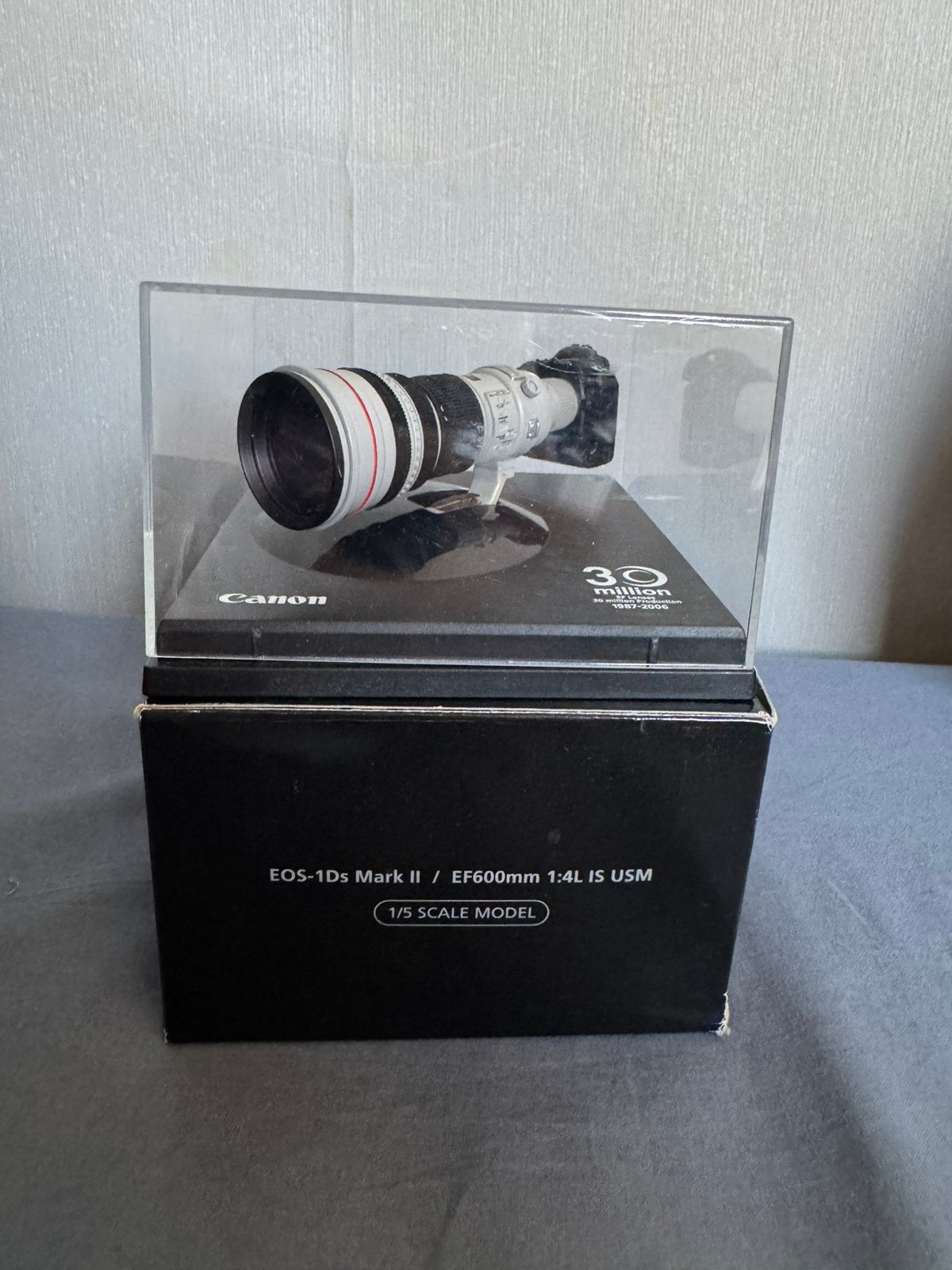 Foto 8 van Zeldzaam schaalmodel Canon camera + lens (20 jaar oud)