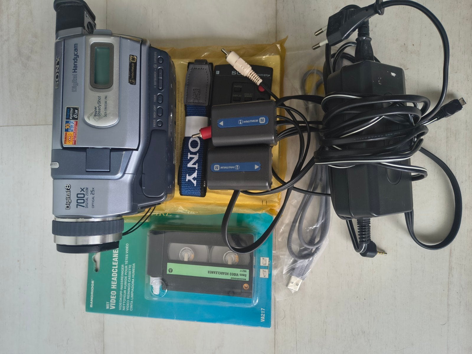 Sony Digital Handycam DCR-TRV140E met accessoires, Gebruikt, 20x of meer, Overige soorten, Ophalen of Verzenden