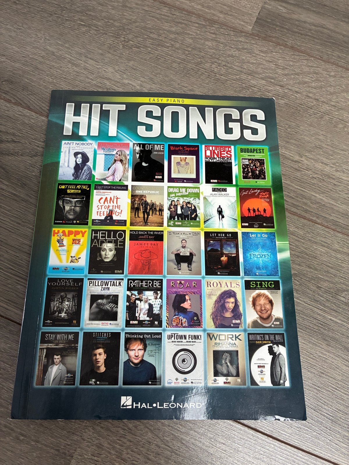 Easy Piano Hit Songs Bladmuziek - Hal Leonard, Muziek en Instrumenten, Ophalen, Zo goed als nieuw, Thema, Piano
