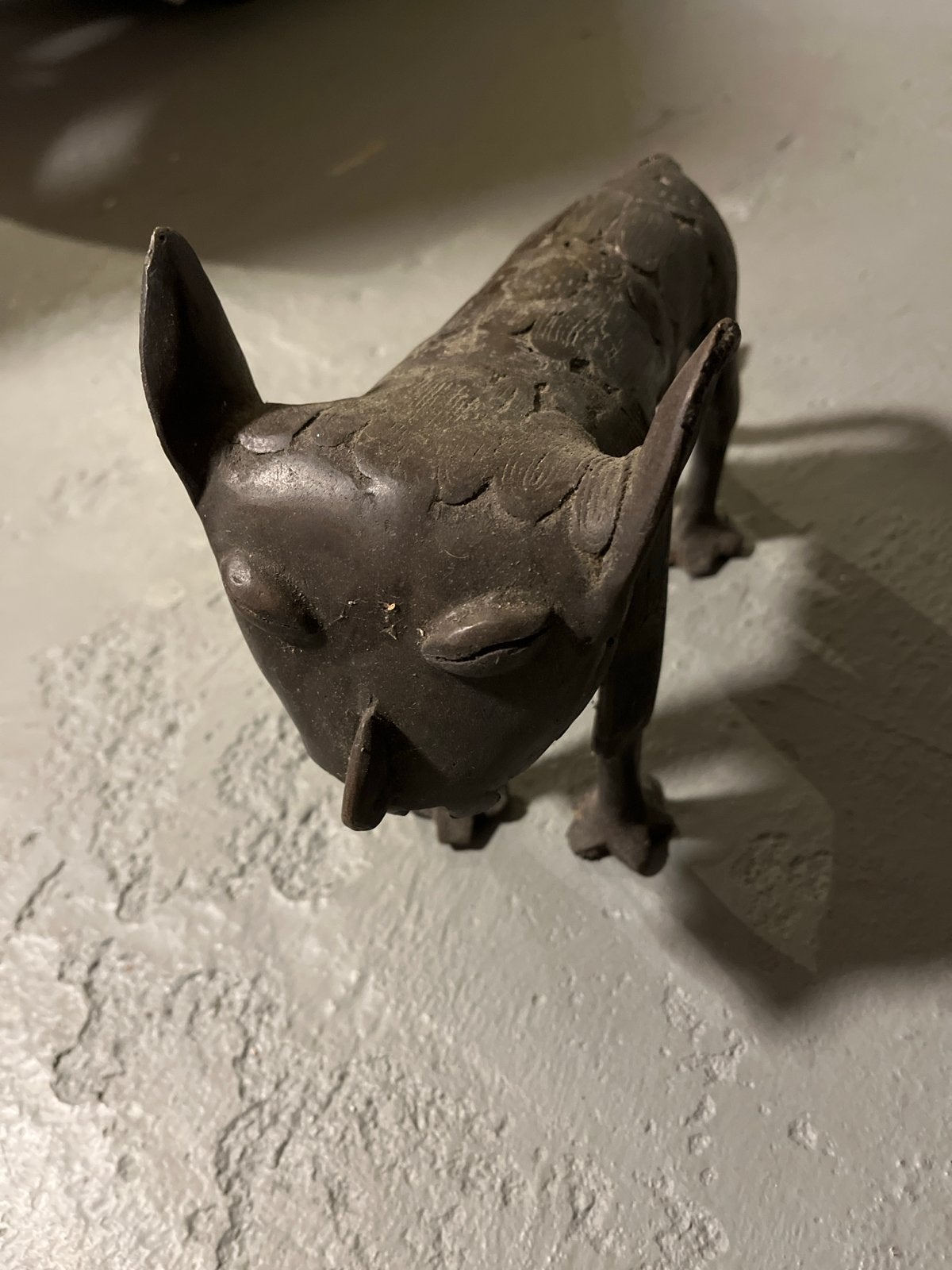 Antiek bronzen beeldje van een hond of kat, Ophalen of Verzenden