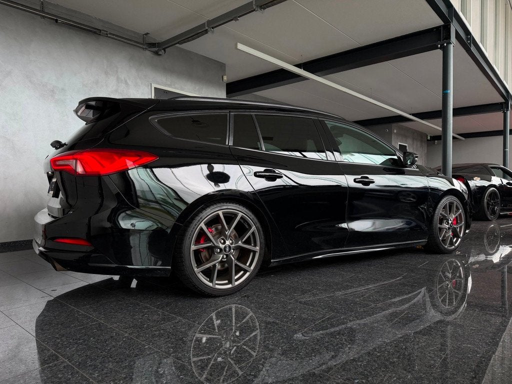 Ford Focus Wagon 2.3 EcoBoost ST-3 2019 280PK Zwart ST3, Auto's, Ford, Gebruikt, 4 cilinders, Handgeschakeld, 1600 kg