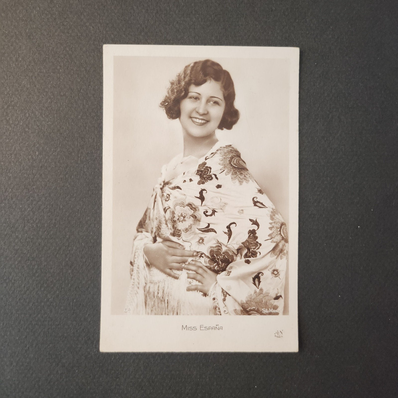 Vintage Ansichtkaart: Miss España - Elegante Spaanse Dame, Verzenden, 1920 tot 1940, Ongelopen, Spanje