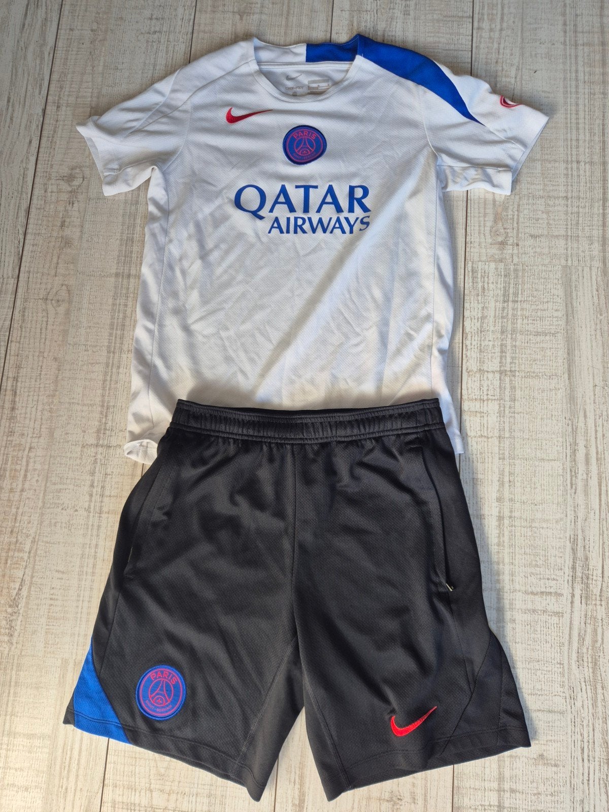 PSG trainingsset Kind Maat 152 (147-152cm), Maat L, Ophalen of Verzenden, Zo goed als nieuw, Set