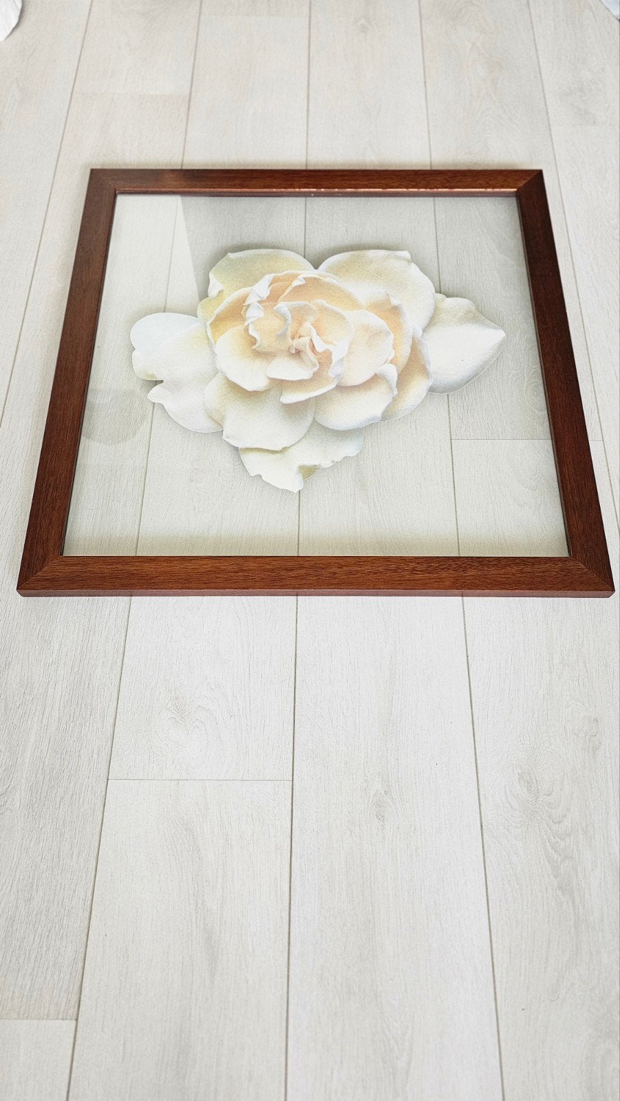 Houten fotolijst met witte roos - 60x60 cm, Bruin, Ophalen of Verzenden, Zo goed als nieuw, Fotolijst