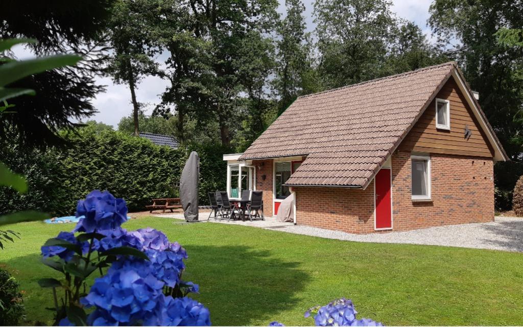 Goedkoop weg? Bungalowpark Hoge Hexel! v.a. €299 al in, Vakantie, 4 of meer slaapkamers, In bos, 9 personen, Wasmachine