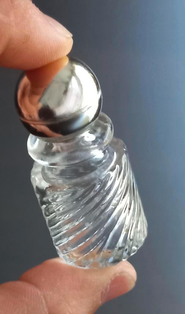 Zeer zeldzame Kristallen Parfumflesje met Stop Parfum glas, Antiek en Kunst, Antiek | Glas en Kristal, Ophalen of Verzenden