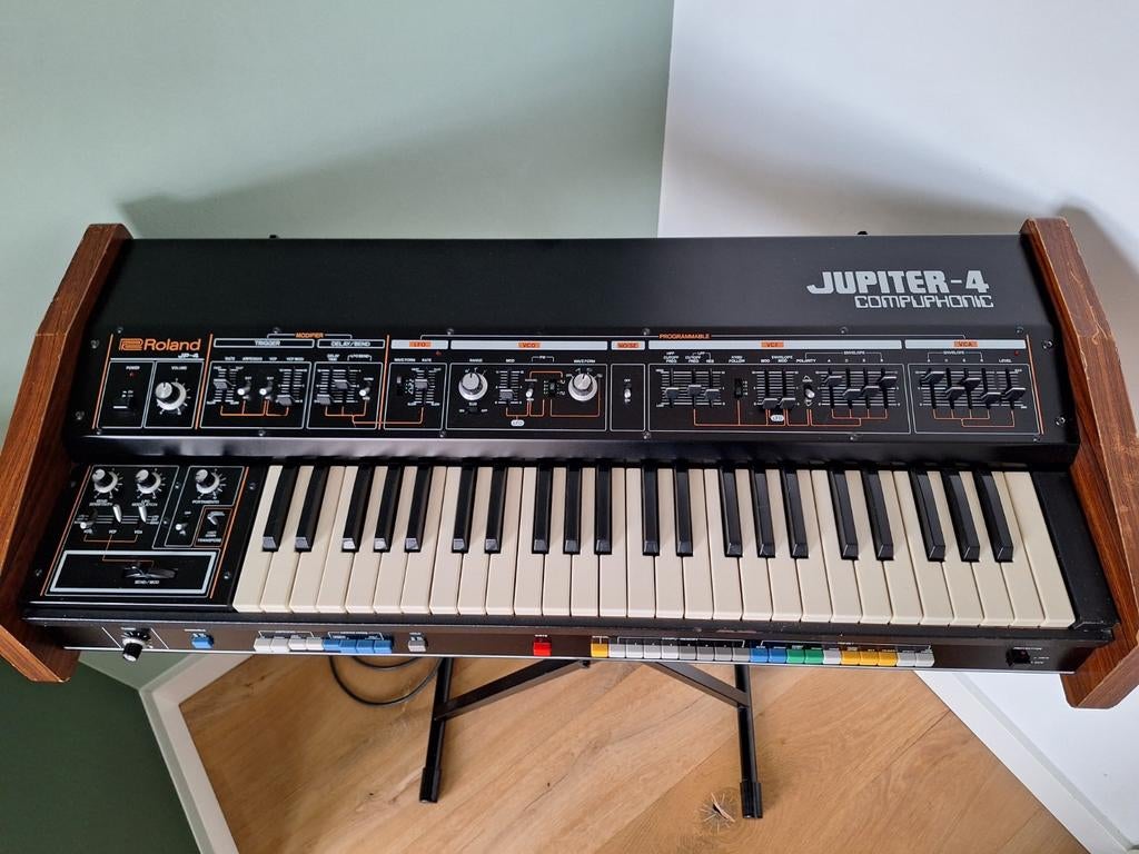 Roland Jupiter 4 - Gerestaureerd, Near Mint, 1978, met midi, Muziek en Instrumenten, Keyboards, Ophalen, Zo goed als nieuw, 49 toetsen