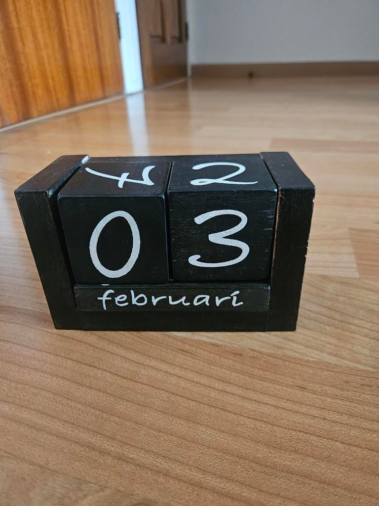 Houten Kalender met Dagen en Maanden, Ophalen of Verzenden, Gebruikt, Analoog, Overige typen