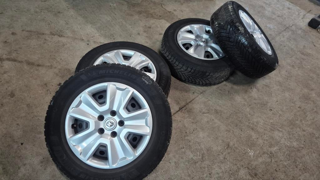 Winterset renaul kadjar 16 inch incl sensoren, Auto-onderdelen, Banden en Velgen, Ophalen, 16 inch, Banden en Velgen, 205 mm
