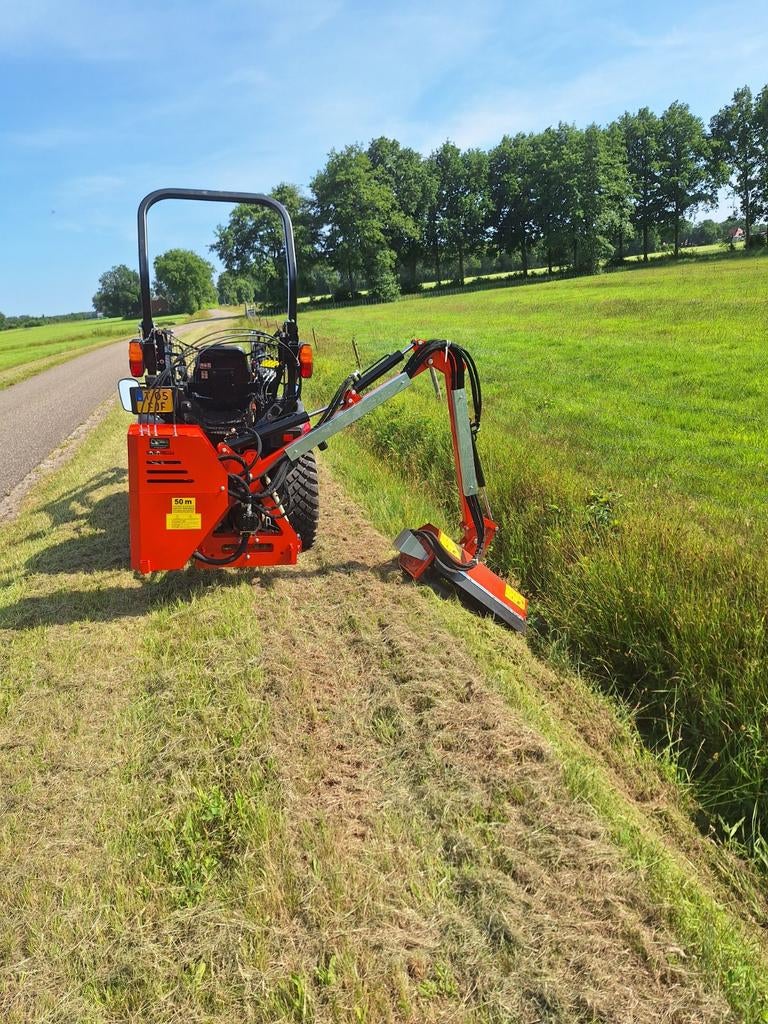 Mini loonwerk, maaien, inzaaien bloemen mengsels en gras,