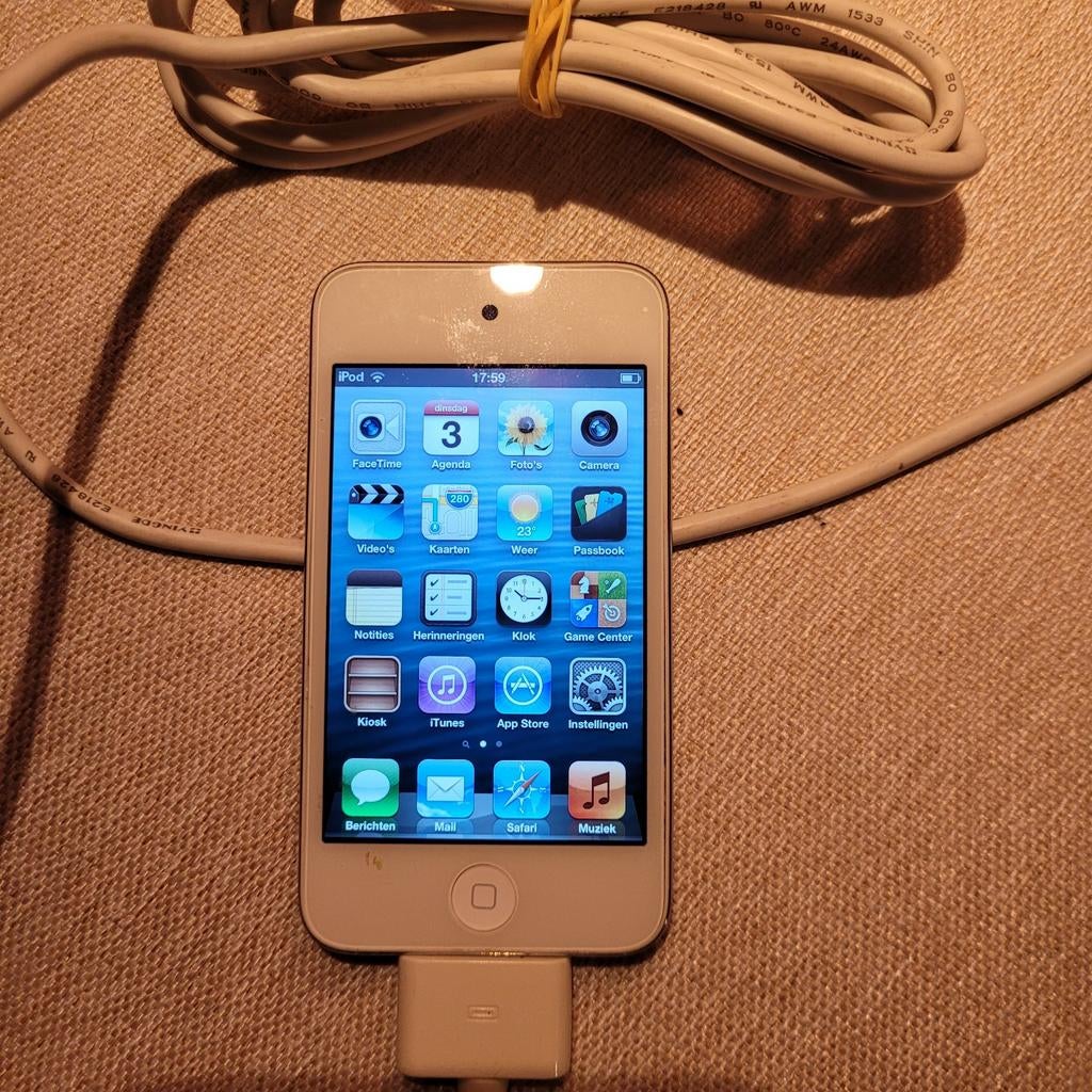 Apple iPod Touch  8gb, Audio, Tv en Foto, Mp3-spelers | Apple iPod, Gebruikt, Touch, Ophalen of Verzenden, Zilver