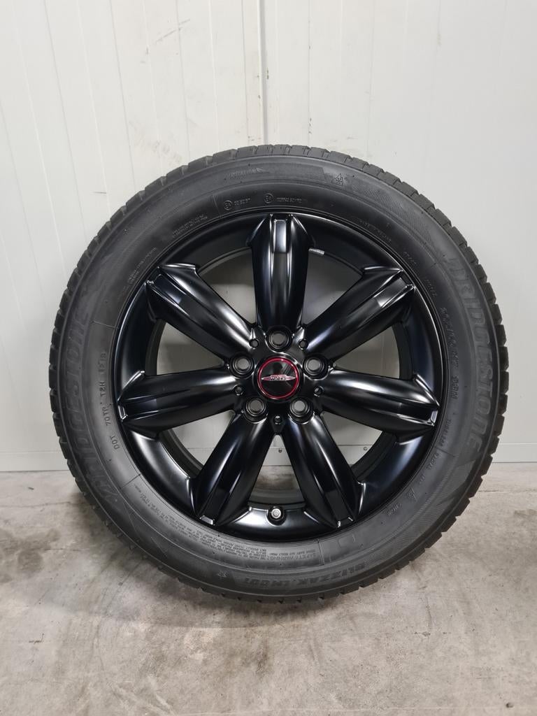 17' Mini Countryman F60 Styling 539 Zwart met winterbanden, Banden en Velgen, 17 inch, Personenwagen, 205 mm