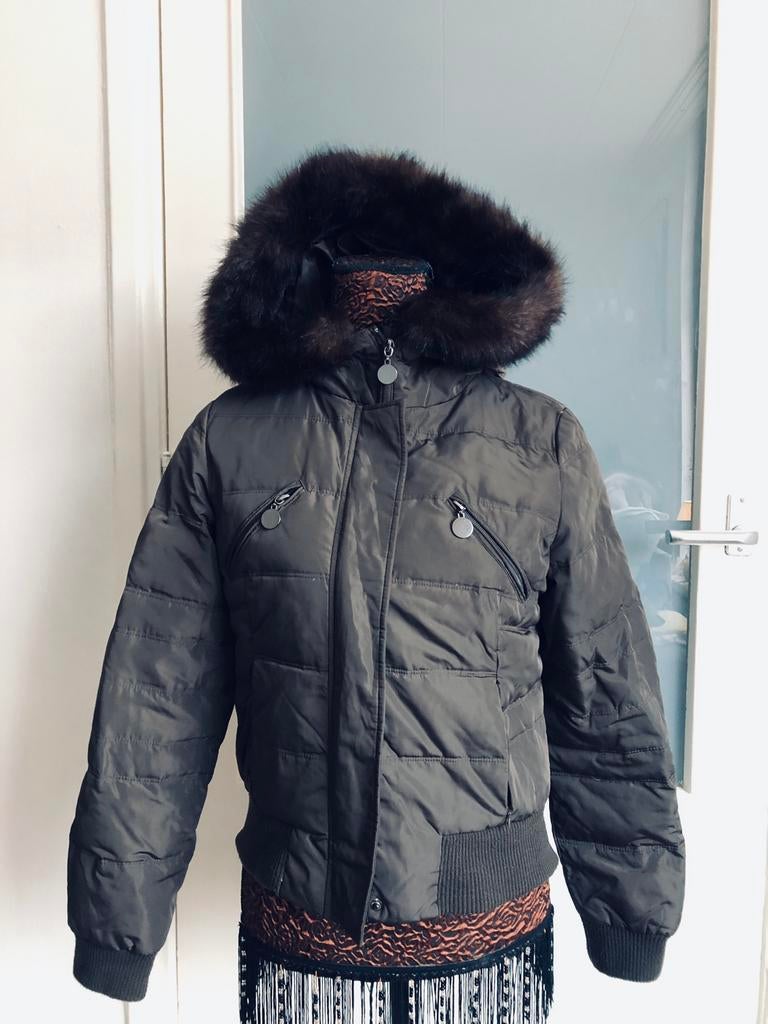 Jas maat 38 (M) NIEUWSTAAT) ZARA, Kleding | Dames, Jassen | Winter, Ophalen of Verzenden, Zo goed als nieuw, Maat 38/40 (M), Groen