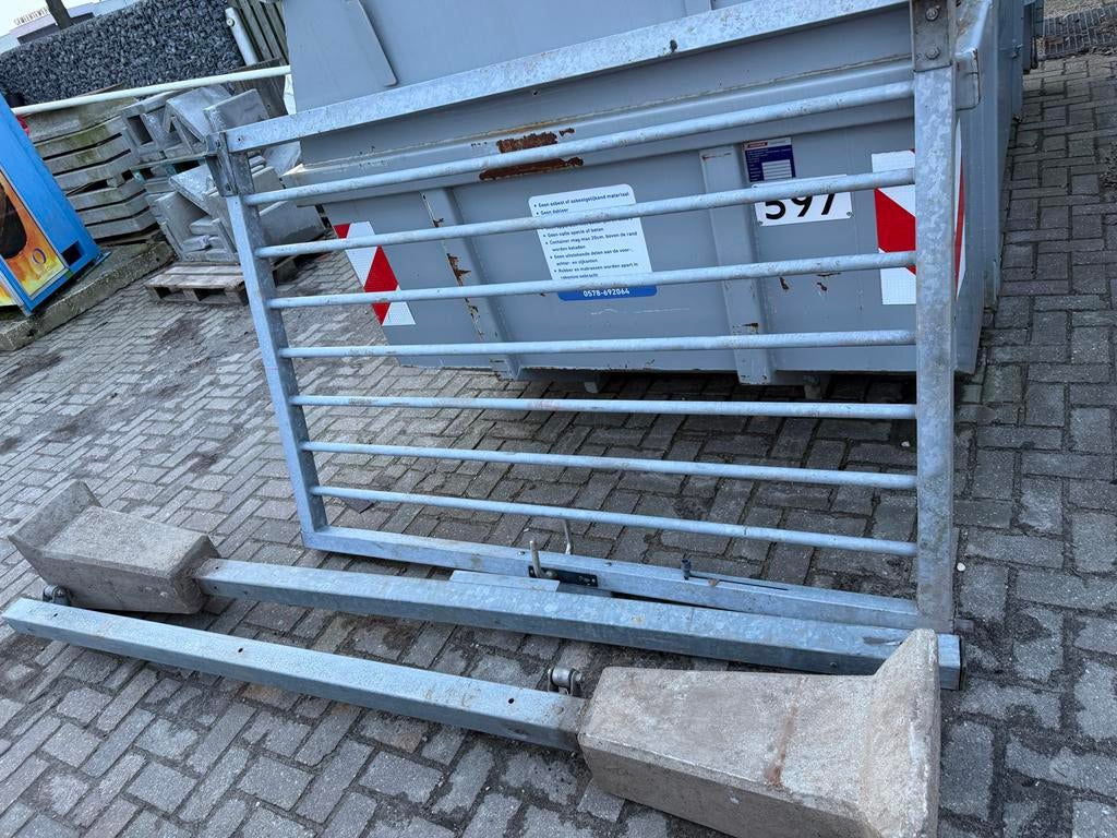 Spijlen poort vz 2m hoog met fundatie 2,6 of 1,3m doorgang, Met poort, Gebruikt, IJzer, Spijlenhekwerk