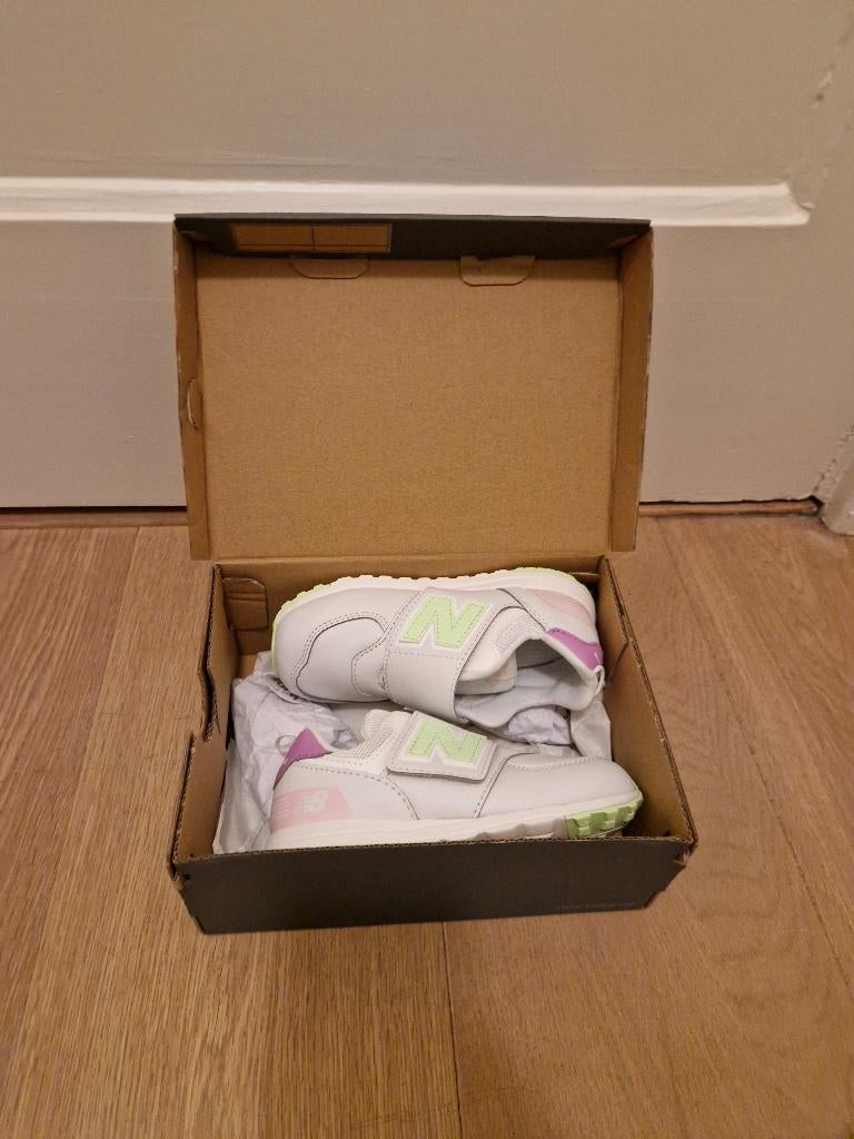 New Balance NW574CX kinderschoentje maat 26, Nieuw in doos, Ophalen, Meisje, Schoenen, Nieuw