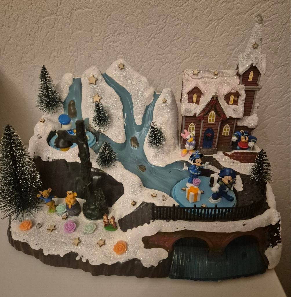 Prachtig kerst tafereel met Minnie.mickey.
Winnie.roe.donald, Ophalen of Verzenden, Mickey Mouse, Zo goed als nieuw, Beeldje of Figuurtje