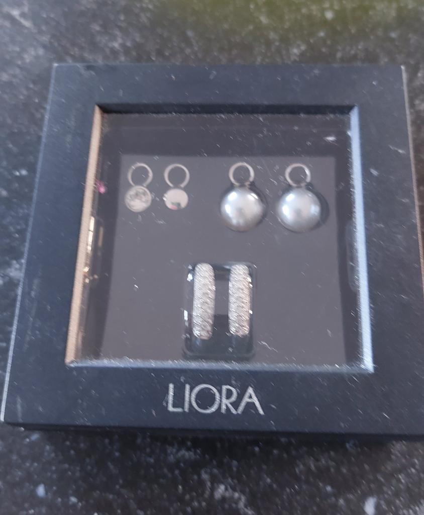 Liora oorbellenset, Sieraden, Tassen en Uiterlijk, Ophalen of Verzenden, Zo goed als nieuw, Overige materialen