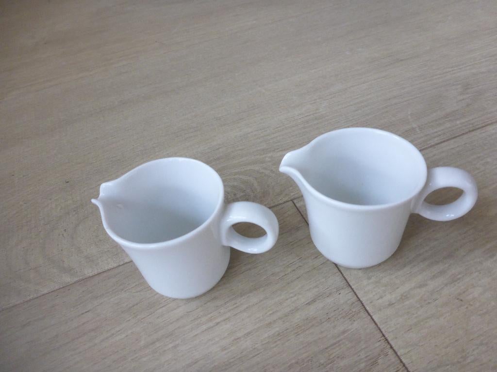 2 melkkannetjes hutschenreuter lorenz., Overige typen, Ophalen of Verzenden, Zo goed als nieuw, Overige stijlen