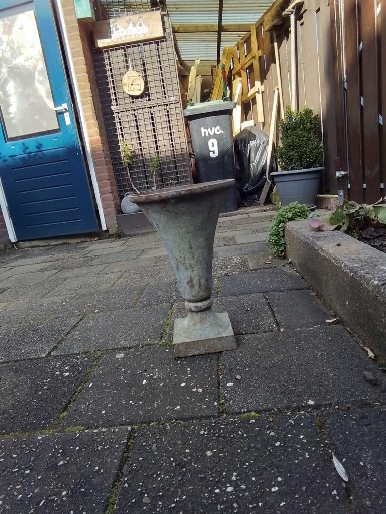 Grote ijzeren tuinvaas, Tuin en Terras, Tuinvazen, Gebruikt, Ophalen